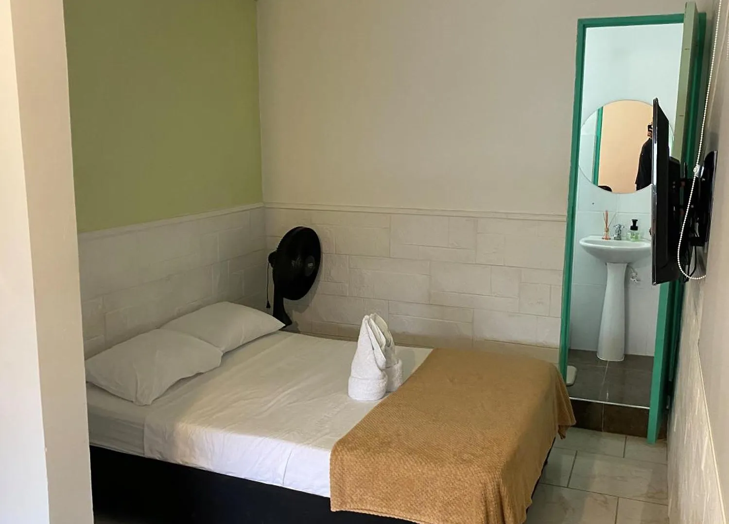 Escapate A Medellin Aparta Estudio Acogedor Con Cocina En Manila El Poblado