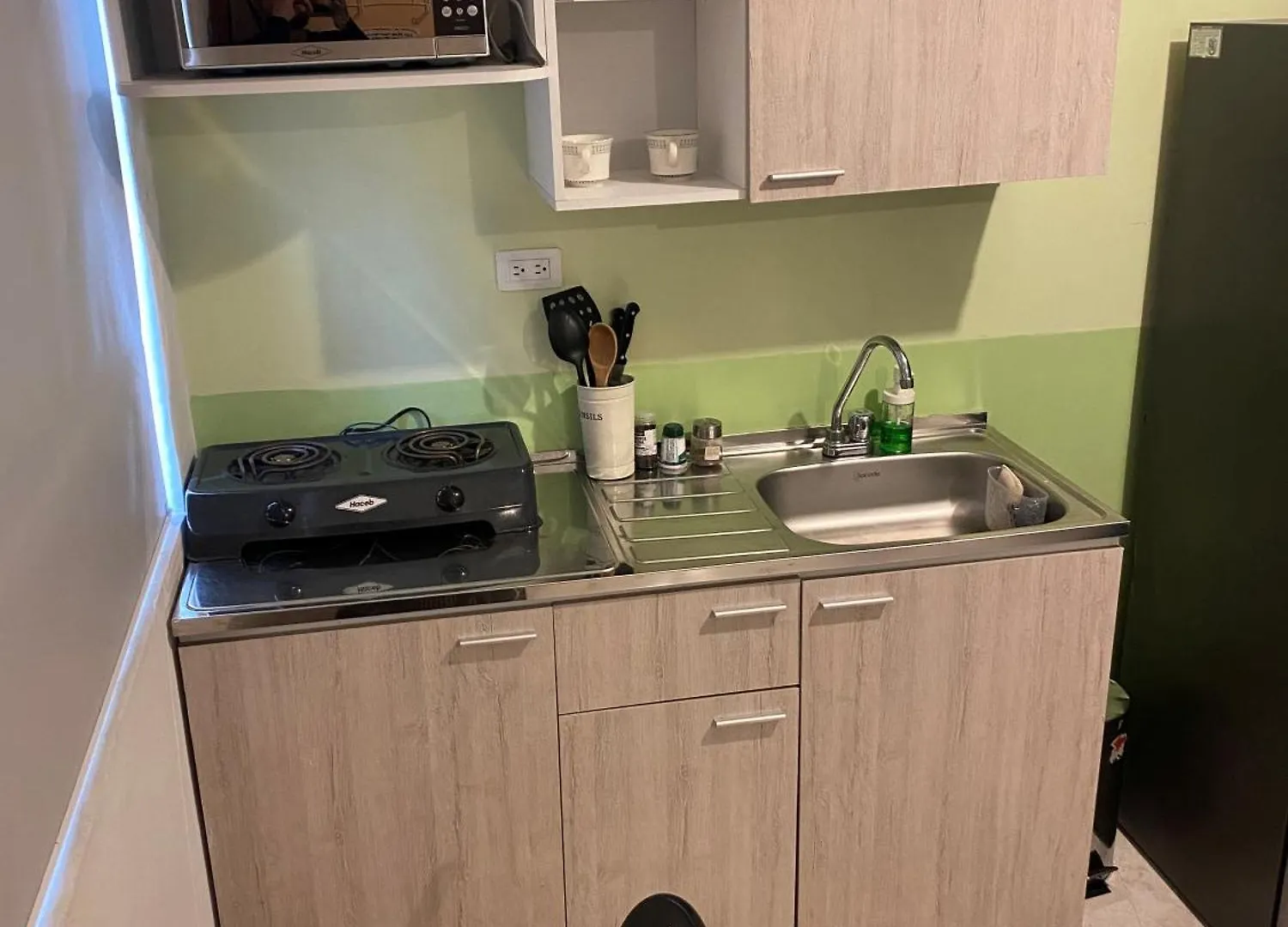 Escapate A Medellin Aparta Estudio Acogedor Con Cocina En Manila El Poblado